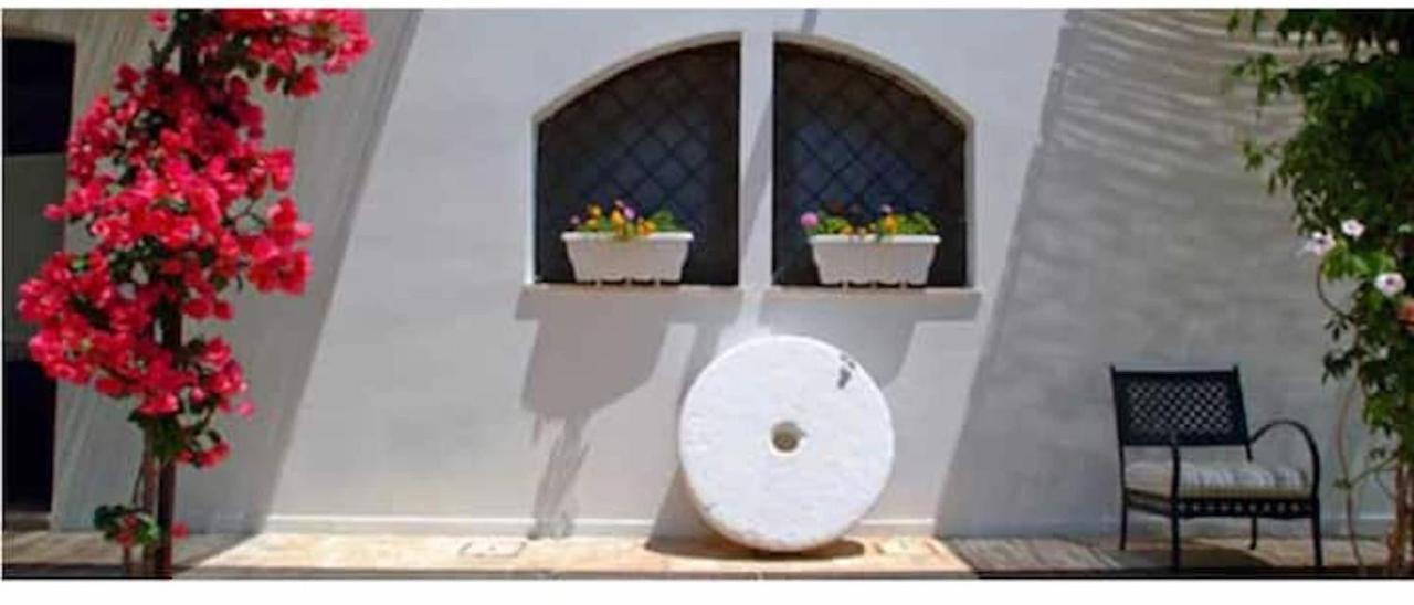 Room In Bb - Stunning Quadruple Room In Ancient Masseria Near The Sea In A Quiet Olive Trees Остуни Екстериор снимка
